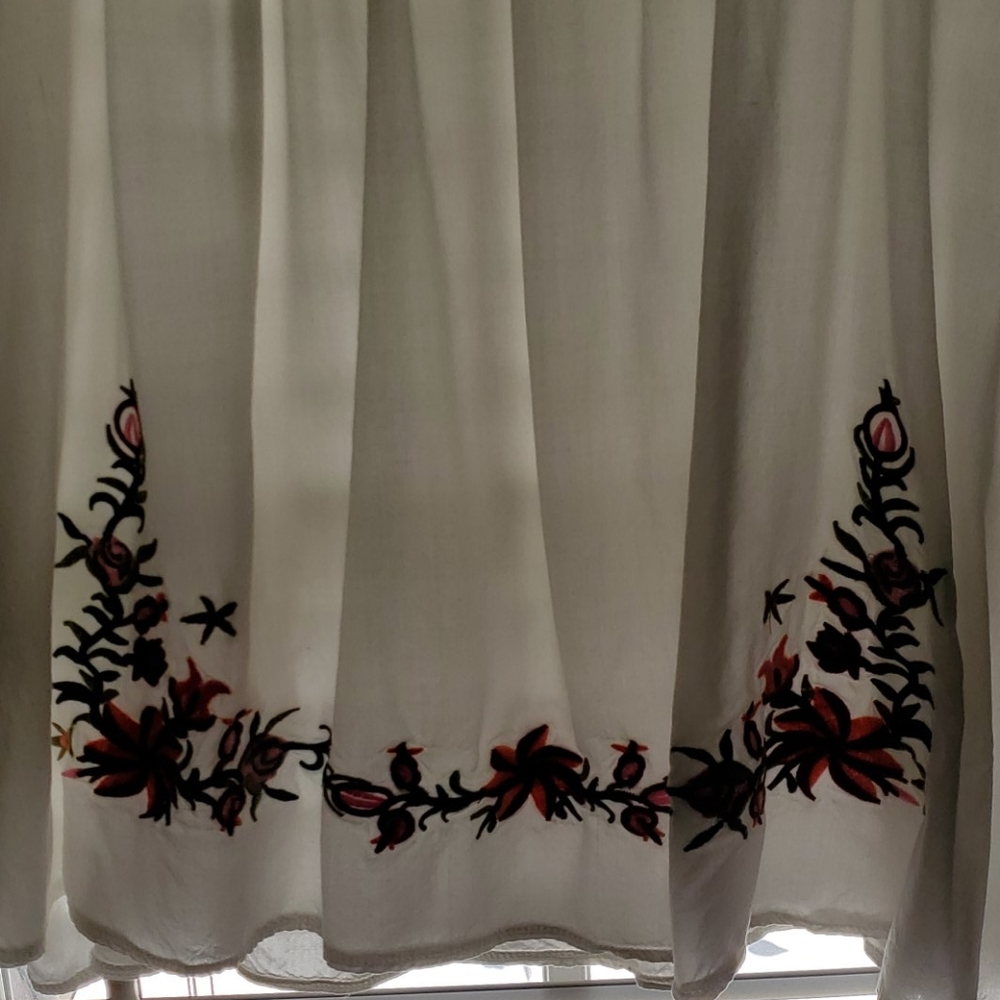 Clothes - Picture 3 of 4
